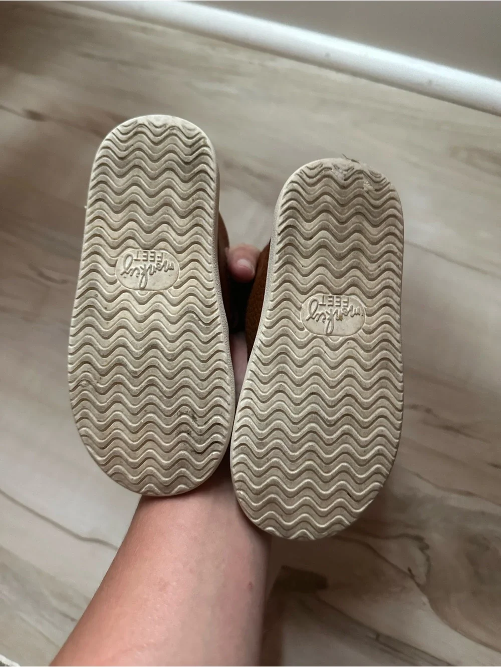 Monkey Feet stylish brown
